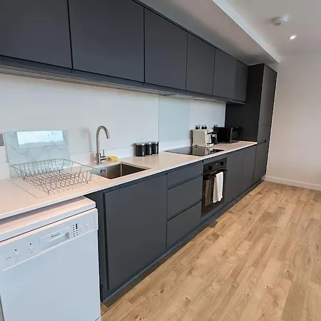 Lovely 1 Bed Apartment - Old Trafford-2